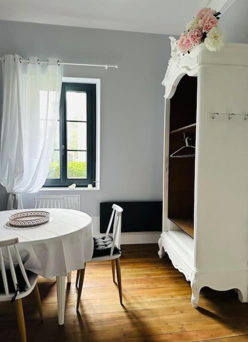 La Maison De Romance D'hauterive Ferienhaus